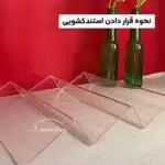 سه عدد استندکشوی قرار گرفته بر روی میز