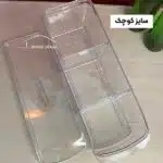 باکس یخچالی سایز کوچک گذاشته شده روی میز با بک گراند قرمز